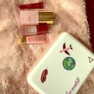 Wander beauty travel kit